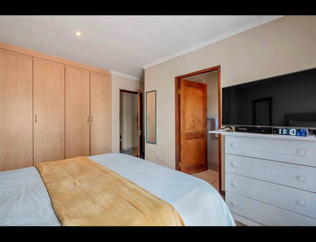 2 BEDROOM APARTMENT FOR SALE IN FERNDALE